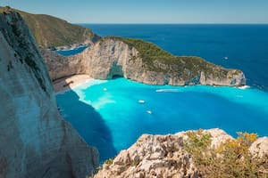 Las playas secretas del verano europeo donde se esconden las celebrities