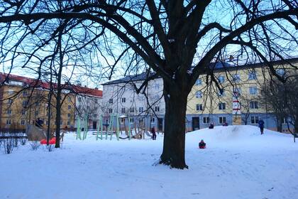Una de las plazas del barrio de Maite tras una nevada en Malmö.