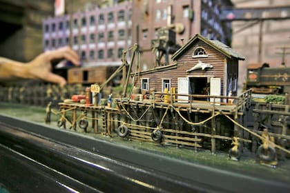 Una de las pocas maquetas que la familia se quedó para ellos y la tienen en su casa