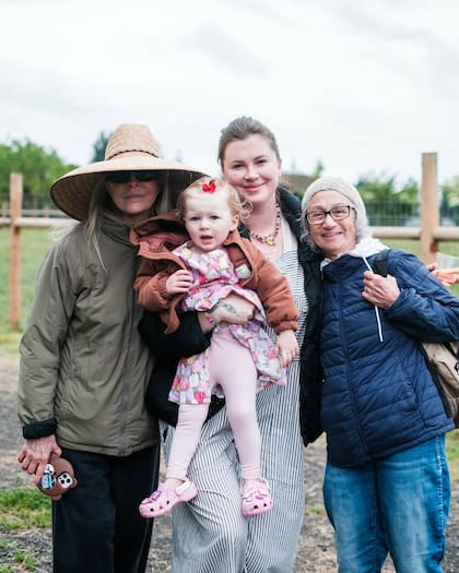 Una de las postales familiares de Kim Basinger junto a su hija Ireland y su nieta Holland