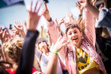 Una de las postales más representativas del día: mujeres bailando llenas de energía.