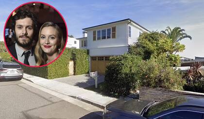 Una de las primeras mansiones de celebrities en quemarse en Los Angeles fue la de Adam Brody y Leighton Meester. La estrella de Nadie quiere esto, de 45 años, y la actriz de Gossip Girl, de 38, habían adquirido la propiedad en 2019 por 6,5 millones de dólares. Allí vivían con sus dos hijos. La casa, de estilo moderno, tenía cinco habitaciones, seis baños y tres pisos