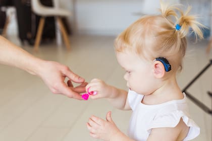 Una de las primeras terapias génicas desarrolladas para curar la sordera de nacimiento acaba de demostrar éxito inicial