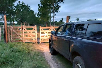 Una de las propiedades adquiridas por la organización y allanadas fue un campo a 30 kilómetros de la ciudad de Corrientes.
