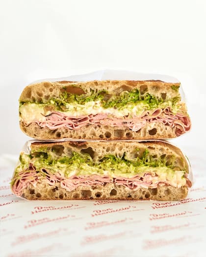 Una de las propuestas más elegidas de Don Hernaccio´s: mortadela y pesto