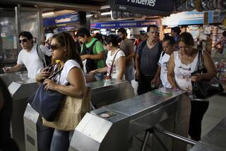 Subte: abren molinetes en Rosas de la Línea B y Congreso de Tucumán de la D