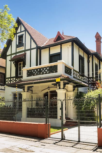 Una de las residencias distinguidas de Coghlan.