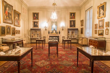 Una de las salas del MNAD, donde se exhibe el reloj donado por Corina Kavanagh