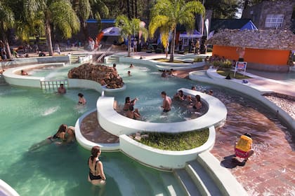 Una de las siete piscinas de Termas de Ayuí, complejo termal con parque acuático para toda la familia.