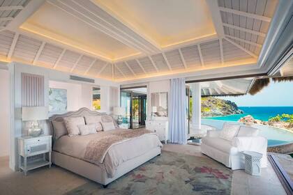 Una de las suites del Branson Estate en la isla Moskito con una amplia vista al mar