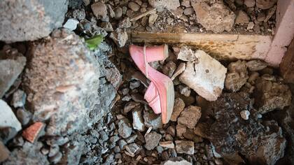 Una de las tácticas del Estado Islámico cuando están obligados a abandonar una posición es ocultar en los edificios decenas de explosivos caseros, pero letales