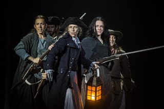 Una puesta impactante con música de Charly García que no siempre dialoga con el hecho histórico