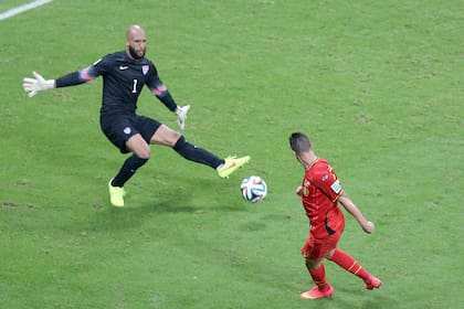 Una de las tantas tapadas de Howard ante Bélgica