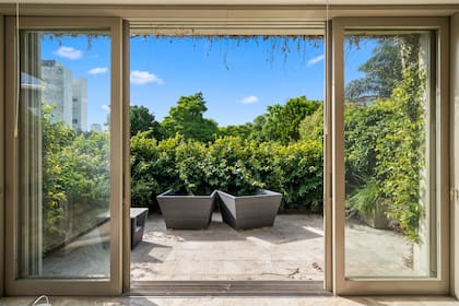 Una de las terrazas de la propiedad