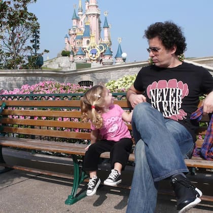 Una de las tiernas postales que compartió la actriz donde se ve al músico con su hija