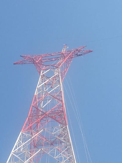 Una de las torres del cruce del Río Paraná en Chaco Corrientes, construidas por NH
