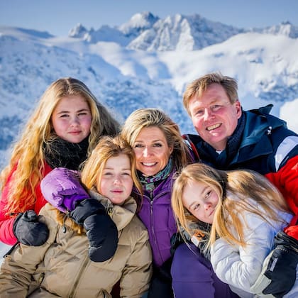 Una de las tradicionales fotos familiaresLas tres hijas de Guillermo y Maxima (Instagram @koninklijkhuis)