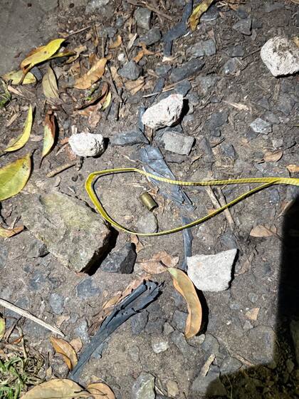 Una de las vainas servidas en el lugar del hecho