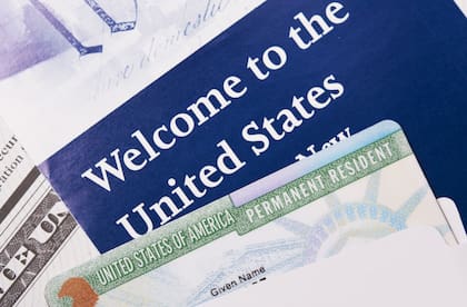 Una de las vías para solicitar la ciudadanía es haber sido residente permanente legal por cinco años