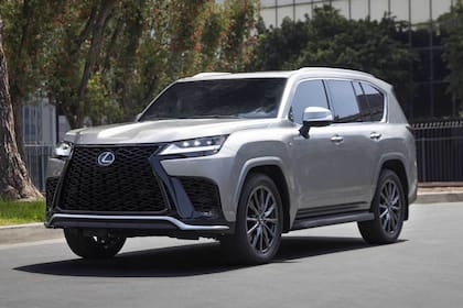 Una de los pocos SUV grandes que se comercializan en la Argentina: el Lexus LX