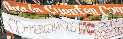 Una de los primeros mensajes de la barra brava contra la dirigencia