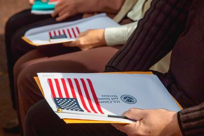 Una demanda de solicitantes logró que la Suprema Corte estableciera un plazo máximo para que el Uscis resuelva las peticiones