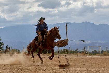 Una demostración de destreza criolla en Gran China, el pueblo de 400 habitantes con fuerte sentido de comunidad