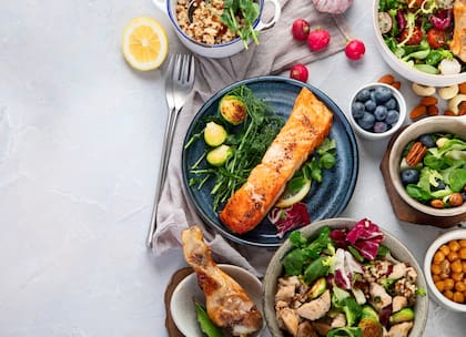 Una dieta con muchas verduras, fibras y grasas saludables es la mejor manera de nutrirse.