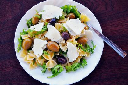 La dieta mediterránea, que combina hidratos con legumbres y verduras, es considerada una de las más sanas