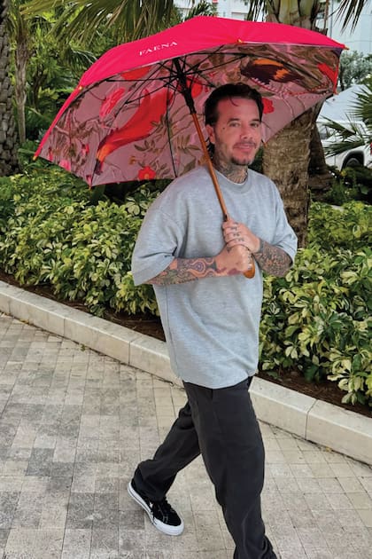 Una divertida
postal de Sebastián
durante sus
vacaciones “de
a dos” en Miami.