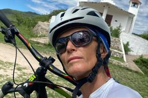 Una docente de 54 años murió tras ser atropellada por un auto