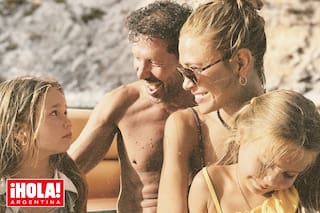 El álbum de sus fabulosas vacaciones en Ibiza junto a su mujer Carla Pereyra y tres de sus cinco hijos