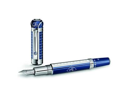 Una edición limitada en plata, brillantes y laca azul