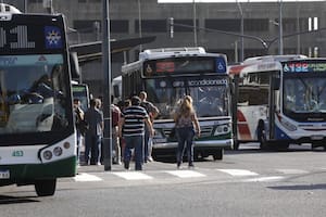 Una línea de colectivos que sale de Constitución podría desaparecer: qué se sabe
