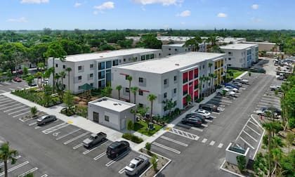 Una empresa de Florida diseñó un nuevo tipo de ladrillo para la construcción; está hecho íntegramente con materiales reciclados; dicen que soporta huracanes de nivel 5