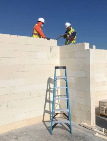 Una empresa de Florida diseñó un nuevo tipo de ladrillo para la construcción; está hecho íntegramente con materiales reciclados; dicen que soporta huracanes de nivel 5