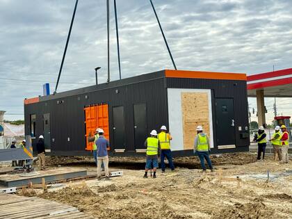 Una empresa de minihamgurguesas anunció que tendrá 290 locales en Estados Unidos; buscan trabajadores para los que abrirán pronto