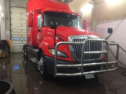 Una empresa ofrece trabajo a transportistas hispanohablantes