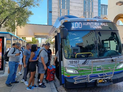Una encuesta de Bendixen & Amandi indicó que el 79% de los residentes de Miami Beach apoya una conexión de transporte público con el continente