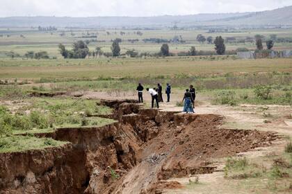 La grieta tiene 15 metros de profundidad, 20 de ancho y varios kilómetros de largo