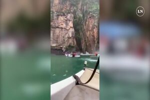 El grito desesperado de los turistas que vieron caer la roca sobre las lanchas en Brasil