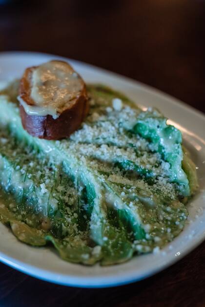 Una ensalada con anchoas en el restaurante Caesar, de Tijuana, México