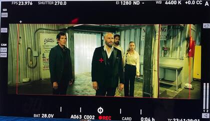 Una escena de High Rollers, con John Travolta al frente