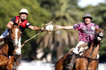 Una escena de la final del último Argentino Abierto de Pato