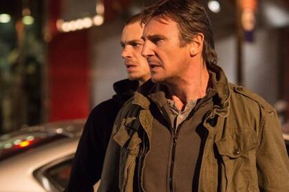 Una escena de la película, junto a Liam Neeson, su padre en la ficción