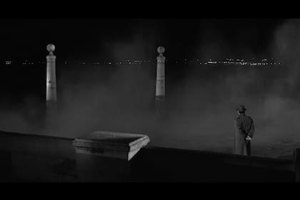 Una escena de la película "La muerte de Ricardo Reis", adaptación de la novela de Saramago, dirigida por João Botelho