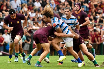 Una escena de la presión en el combate en Benavídez