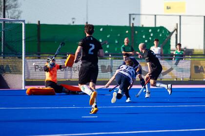 Una escena de peligro en el partido que enfrentó a Quilmes ante Banfield