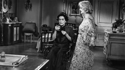 Una escena de ¿Qué fue de Baby Jane?, la película que unió a Bette Davis con su rival Joan Crawford
