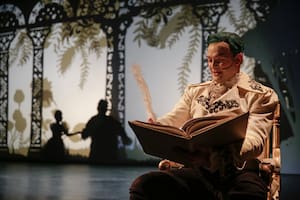 Una escena del espectáculo "El hombre que perdió su sombra", reestrenado en estas vacaciones de invierno